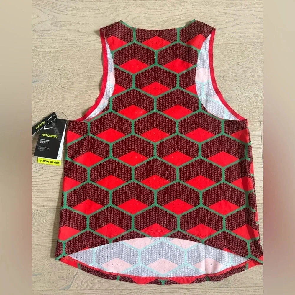 NWT Nike Aeroswift running/workout tank size medium